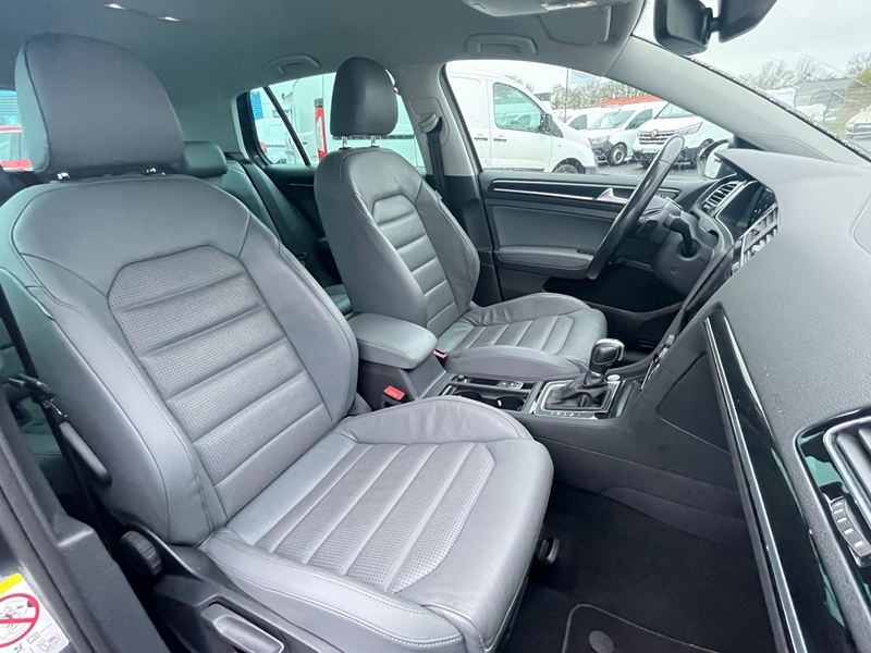 Photo 8 - Volkswagen Golf VII