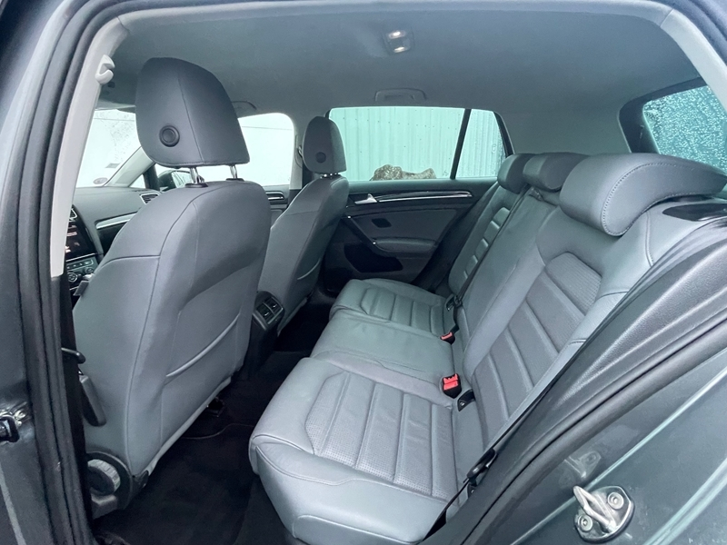 Photo 9 - Volkswagen Golf VII