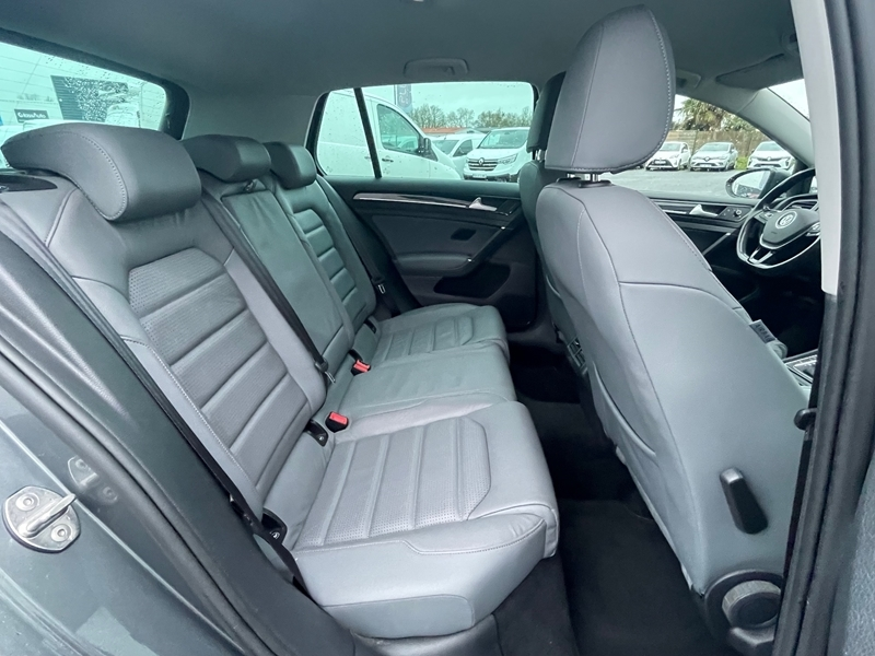 Photo 10 - Volkswagen Golf VII