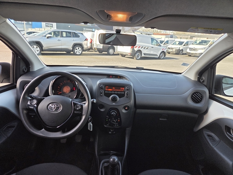 Photo 2 - Toyota Aygo