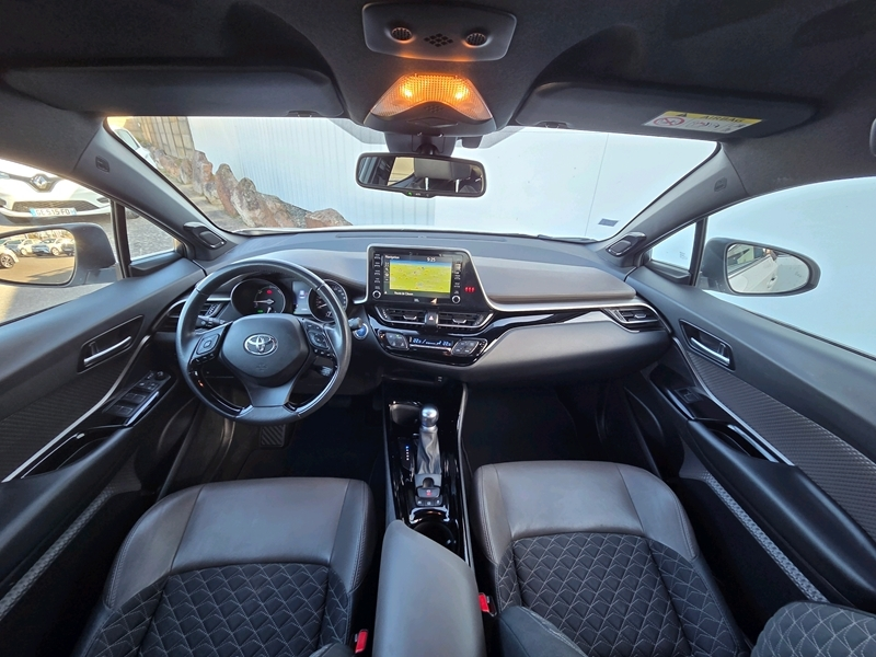 Photo 2 - Toyota C-HR