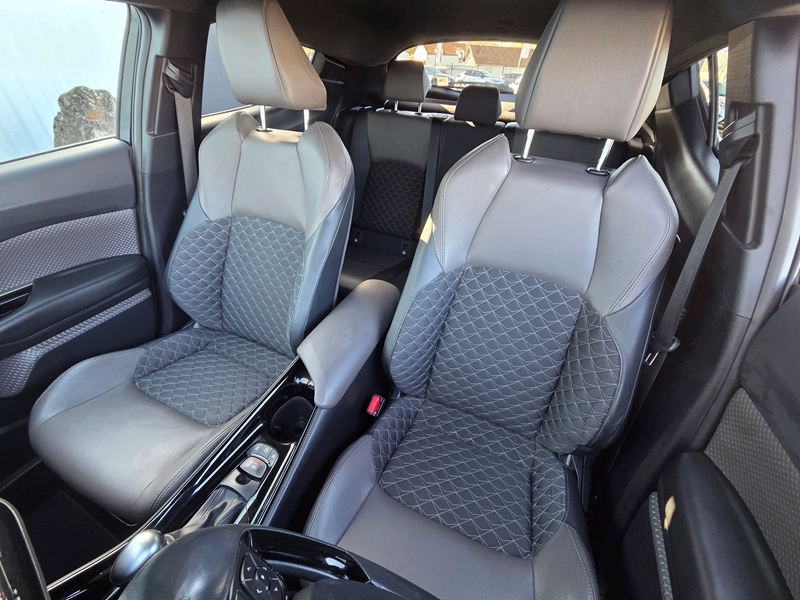 Photo 5 - Toyota C-HR