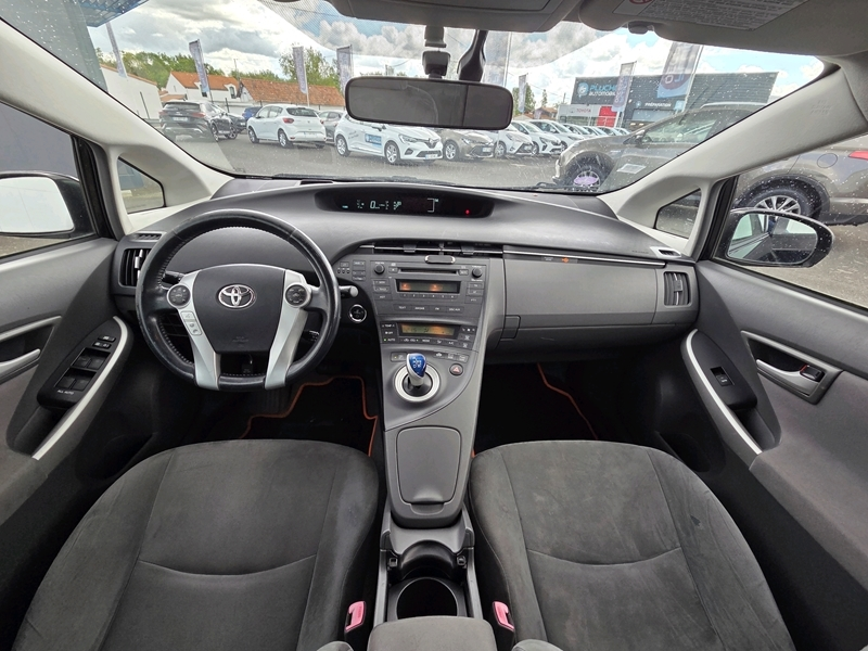 Toyota
                    Prius