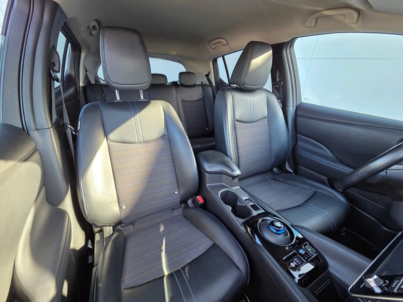 Photo 5 - Nissan Leaf