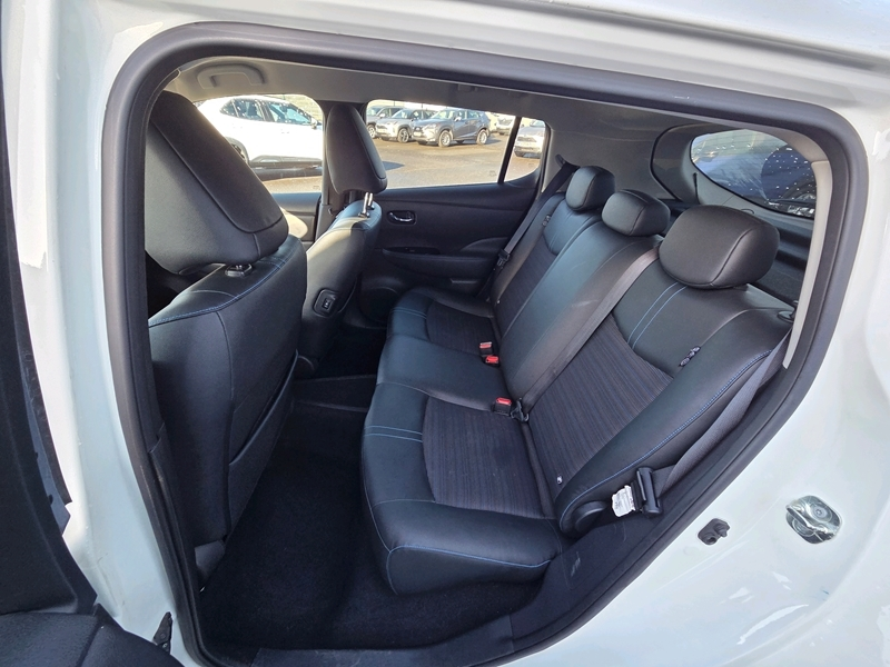 Photo 15 - Nissan Leaf