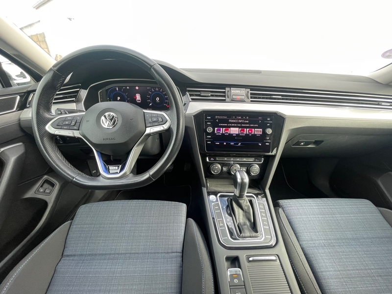 Photo 2 - Volkswagen Passat SW