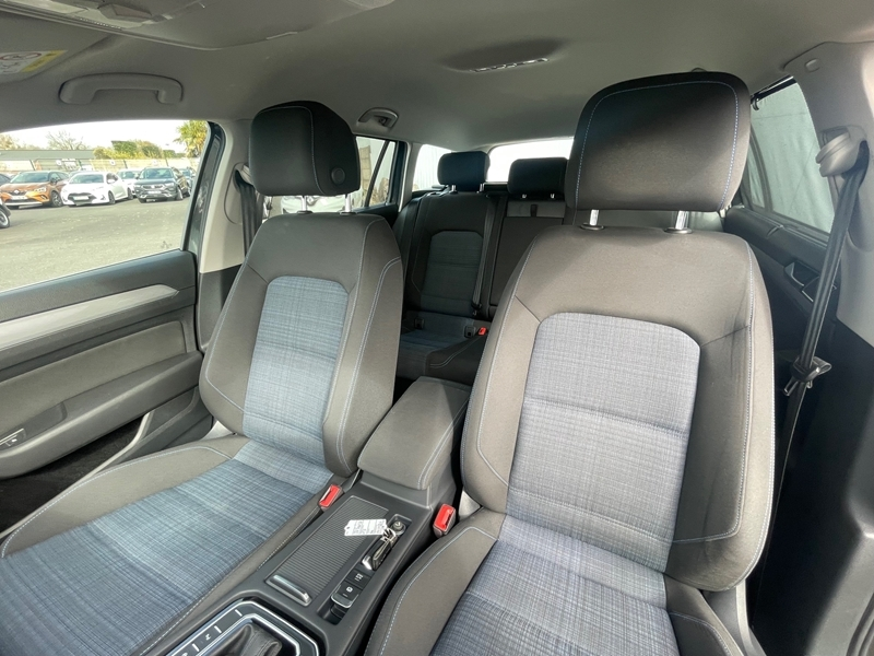 Photo 6 - Volkswagen Passat SW