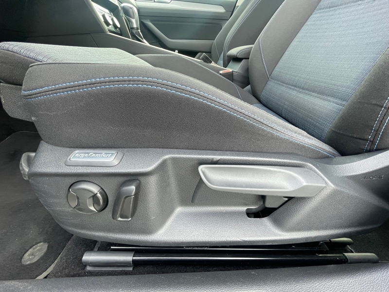 Photo 7 - Volkswagen Passat SW