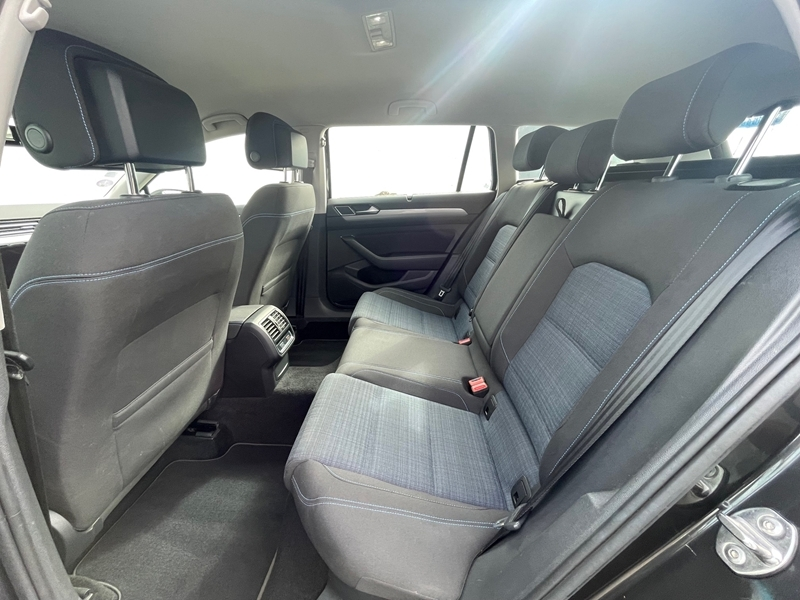 Photo 8 - Volkswagen Passat SW