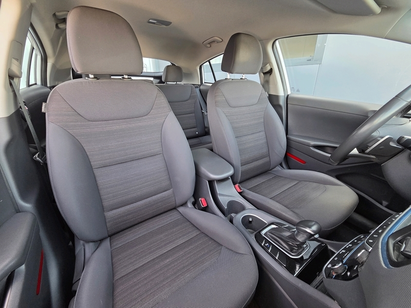 Photo 4 - Hyundai Ioniq