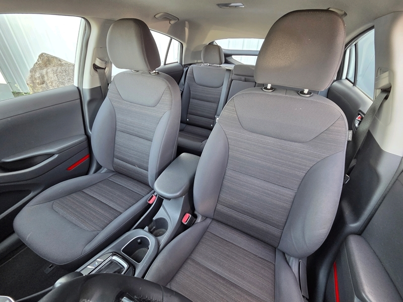 Photo 5 - Hyundai Ioniq