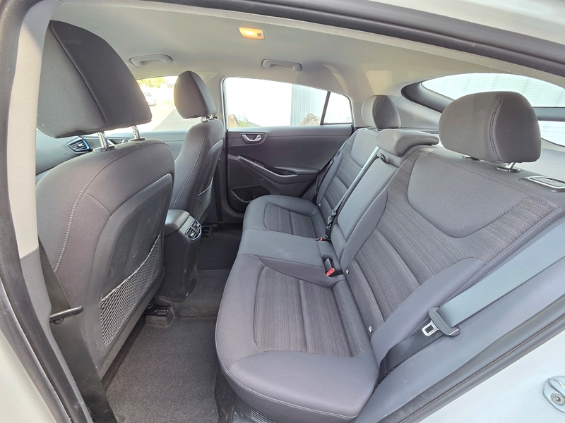 Photo 16 - Hyundai Ioniq