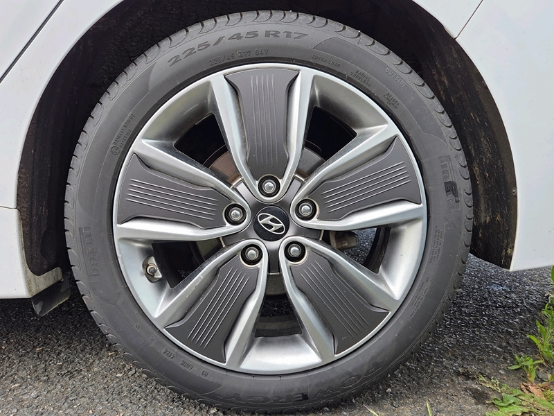 Photo 20 - Hyundai Ioniq