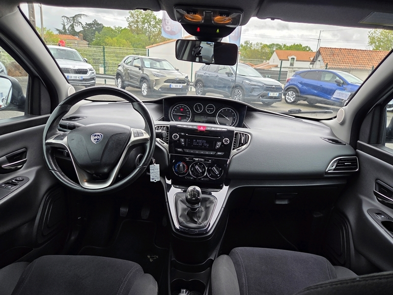 Lancia
                    Ypsilon