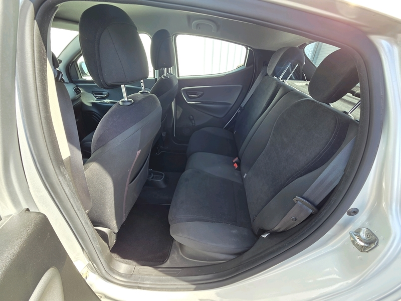 Photo 6 - Lancia Ypsilon