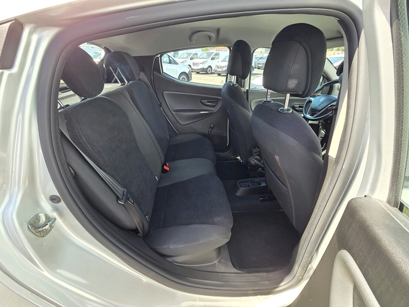 Photo 7 - Lancia Ypsilon