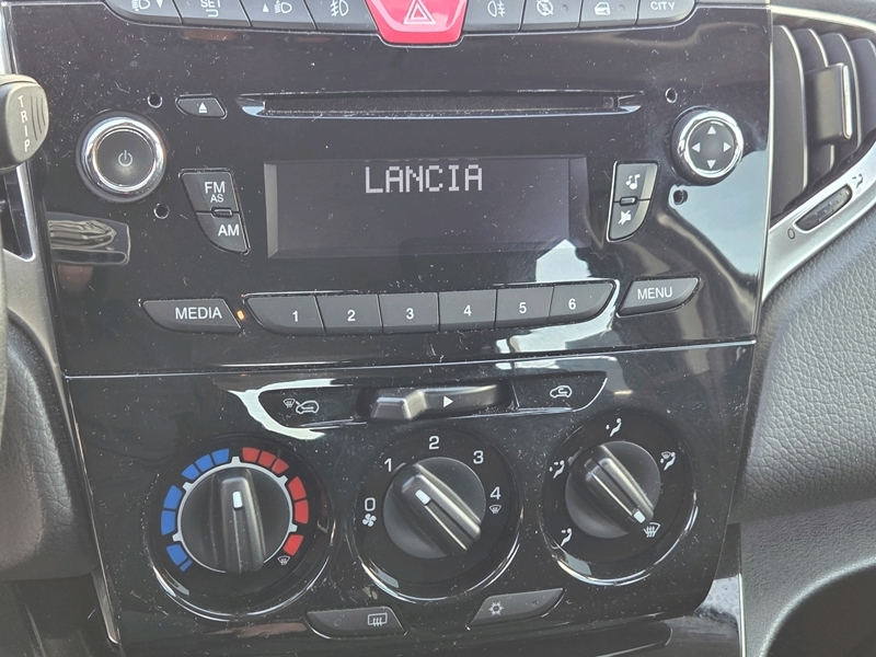 Photo 9 - Lancia Ypsilon