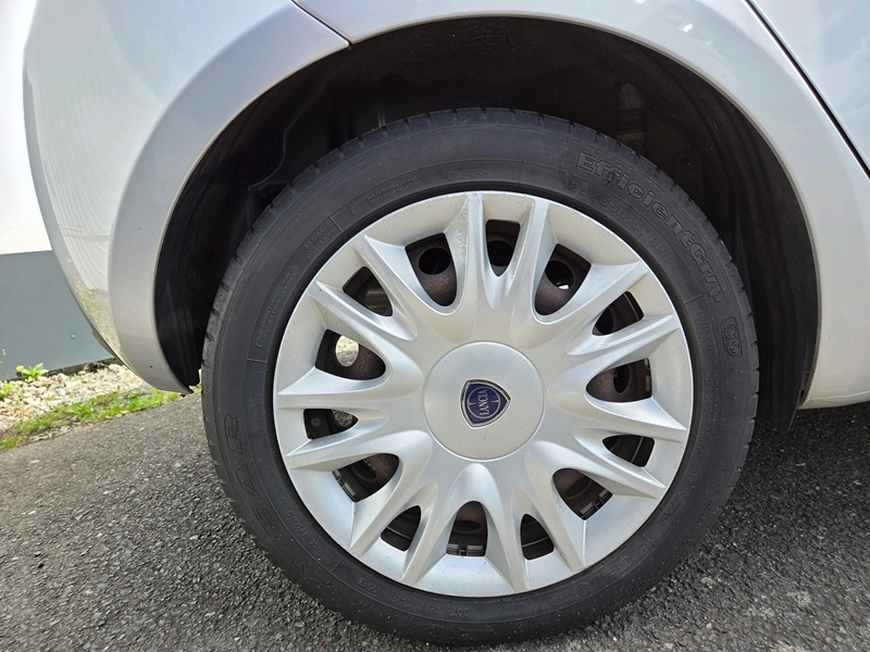 Photo 14 - Lancia Ypsilon