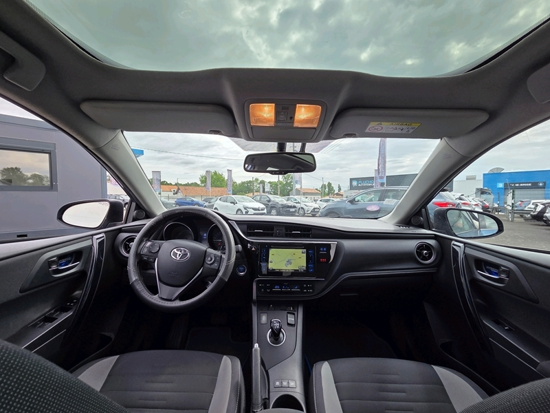 Photo 2 - Toyota Auris