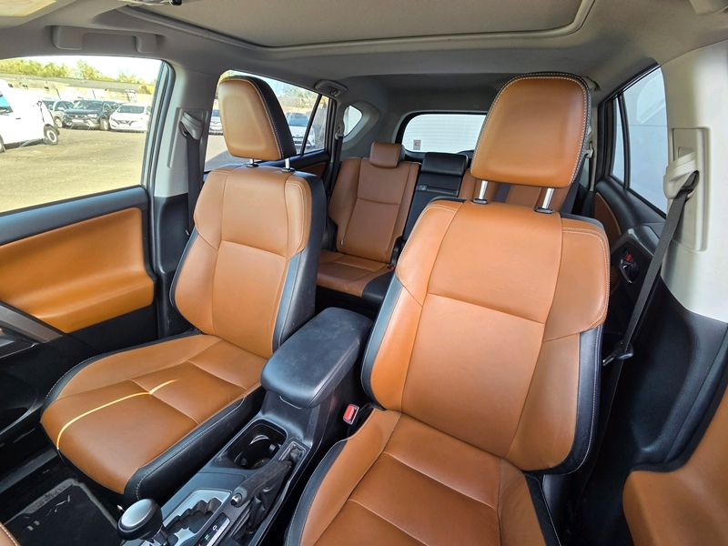 Photo 4 - Toyota RAV4