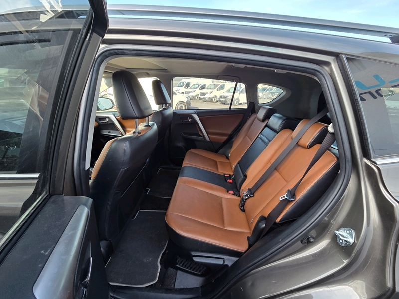 Photo 15 - Toyota RAV4