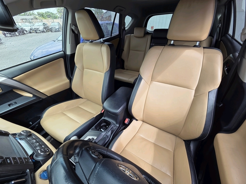 Photo 5 - Toyota RAV4