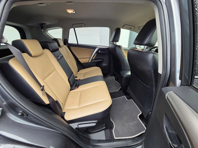 Photo 13 - Toyota RAV4