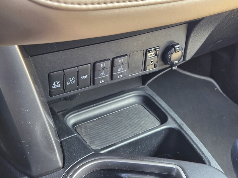 Photo 15 - Toyota RAV4