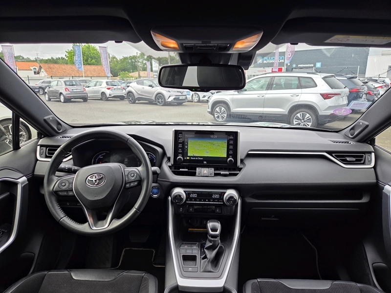 Toyota
                    RAV4