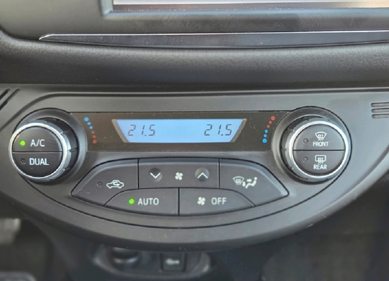 Photo 10 - Toyota Yaris