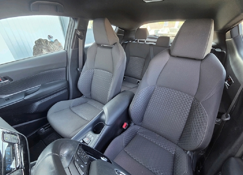 Photo 7 - Toyota C-HR