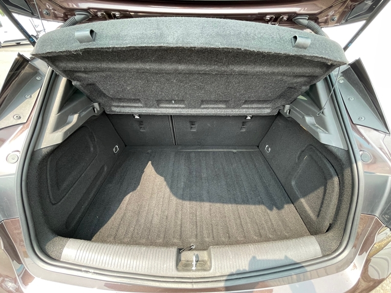 3 img-vehicule.jpgOpel
                                img-vehicule.jpgAstra